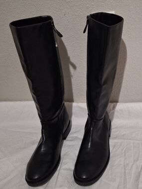 Women’s Black Ankle Boots - Sleek Zippered Fashion Boots